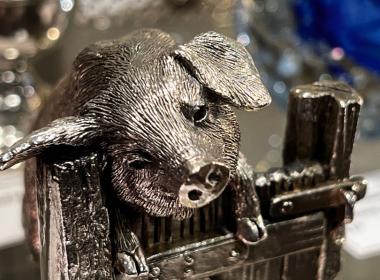 How to buy antiques as gifts