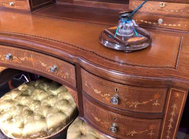 How to find a quality antique writing desk for your office