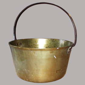Kitchenalia Antique Brass Pan with Iron Handle.